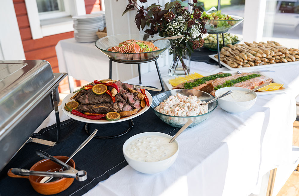 Catering Eriksbergin juhlissa. Kuvaaja Niko Laurila