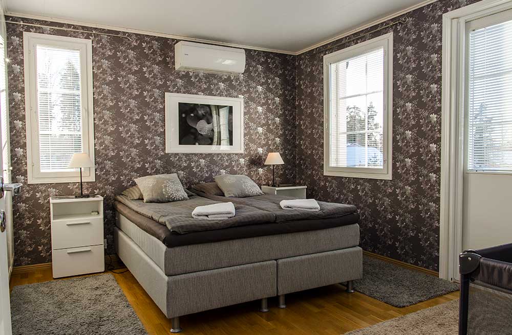 Eriksbergi main bedroom with air condition