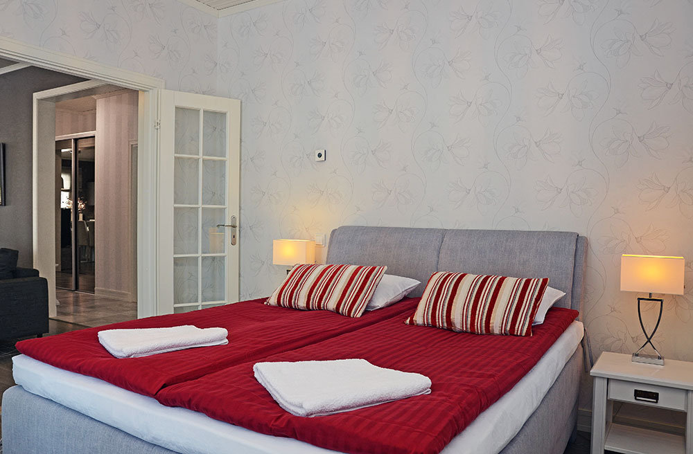 Nyåker main bedroom